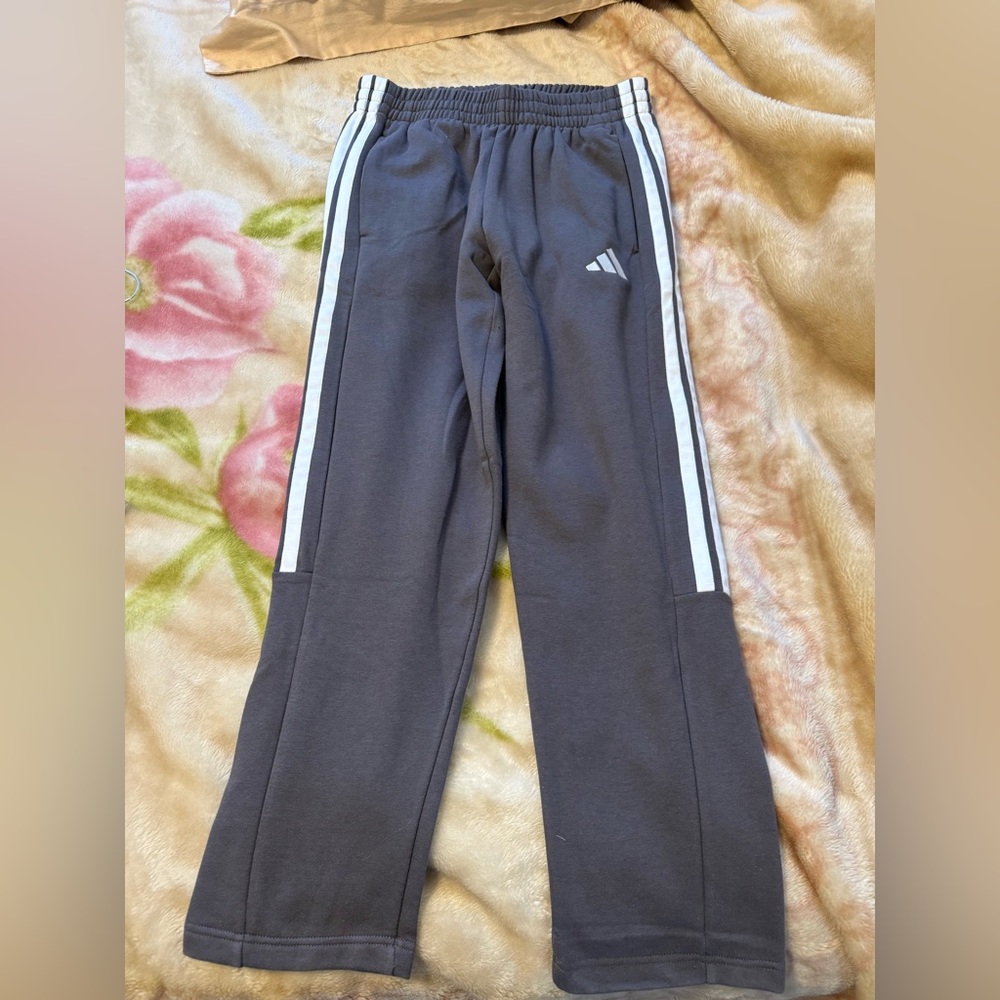 Adidas Mens M NWT Gray Sweat Pants with White Side Stripes